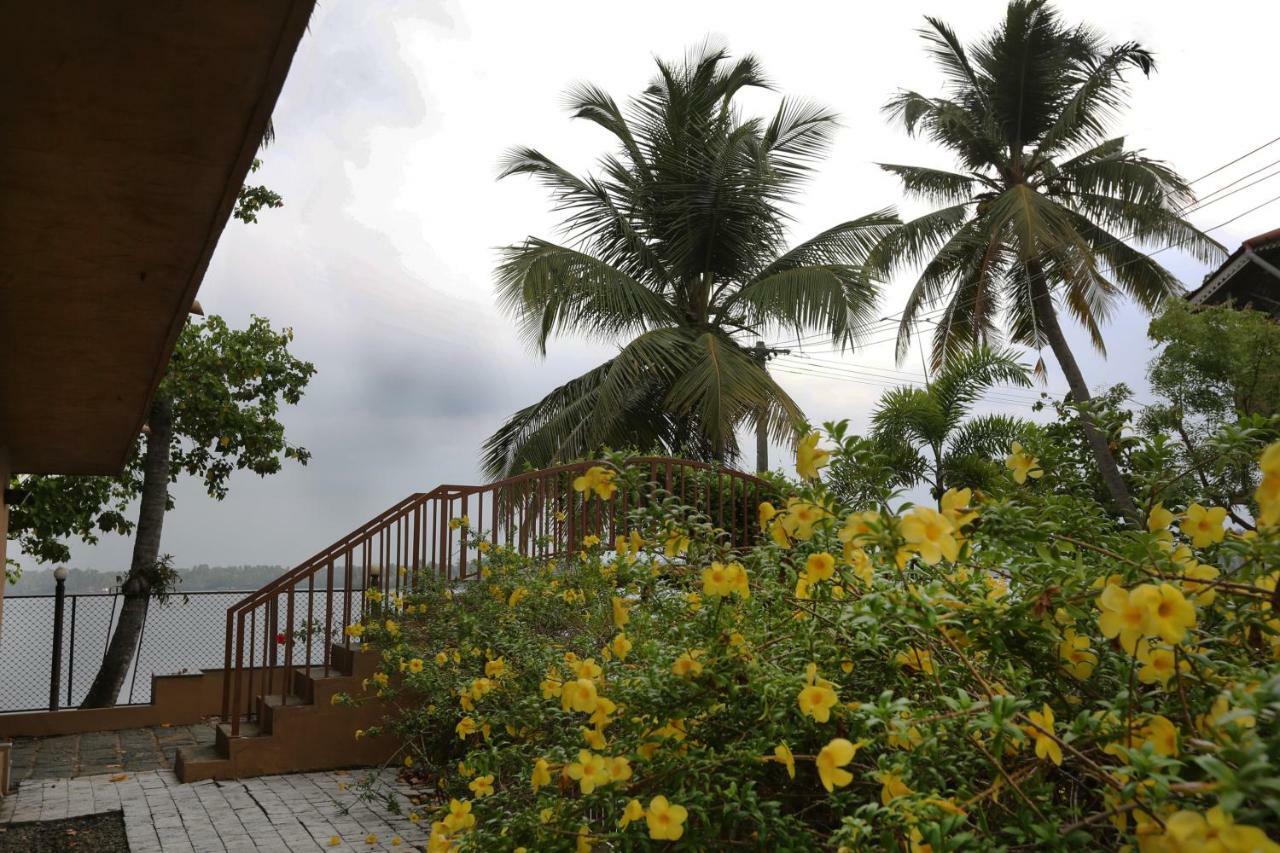מלון Perumbalam Grand Ayur Island מראה חיצוני תמונה